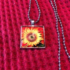 handmade-unbranded Jewelry - New Beautiful Sunflower pendant! handmade-unbranded Jewelry - New Beautiful Sunflower pendant!